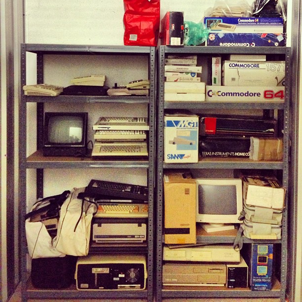 Quelle efficacité dans le rangement de vieux ordinateurs :-)