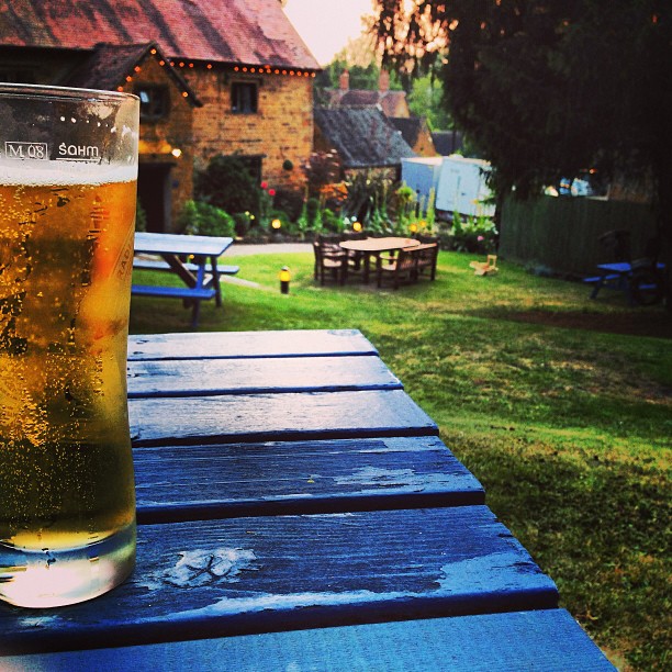 Now that is a lovely evening, if I may say so ;-) #england (at The Inn At Farnborough)