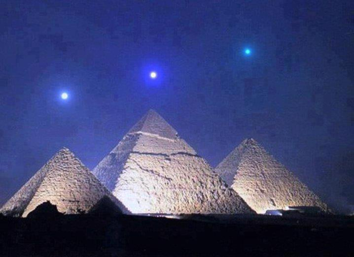 Mercury, Venus, and Saturn align with the Pyramids of Giza for the first time in 2,737 years on December 3, 2012