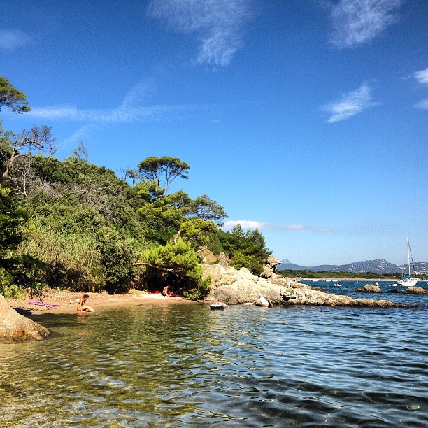 Petite crique (relativement) inaccessible: check! (at L’Estanci)