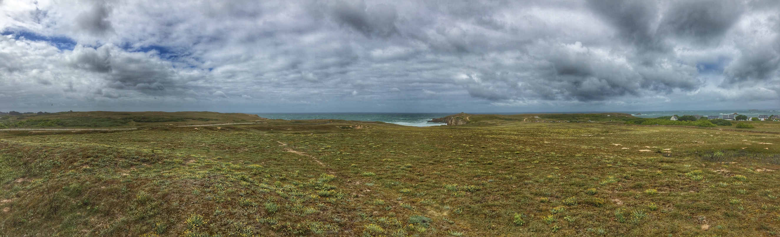 Deux semaines à passer paumés dans la lande face à l'Océan, il faut espérer que la météo va s'amé...