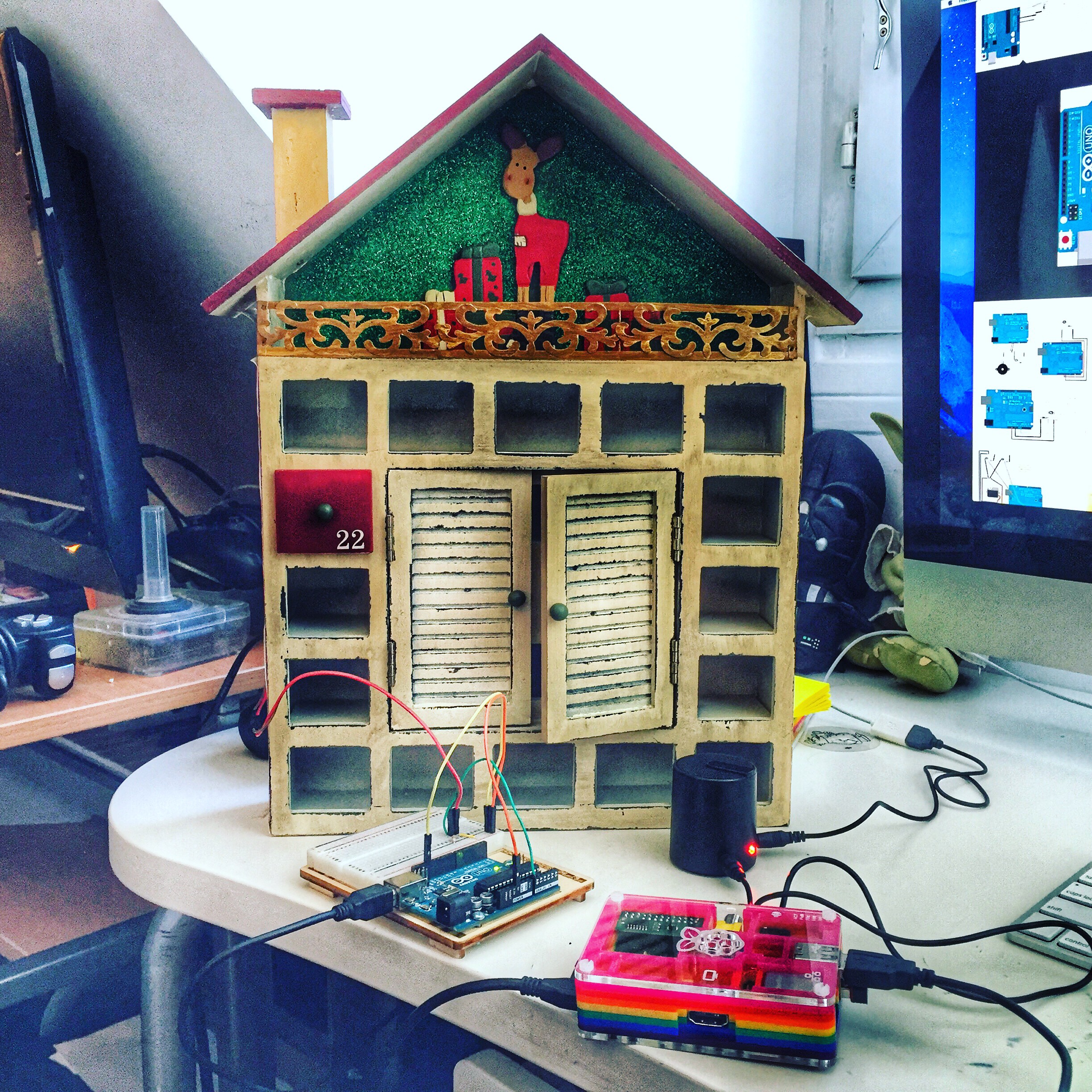 Mon premier prototype de calendrier de l'avent connecté… Des photorésistances dans les cases déte...