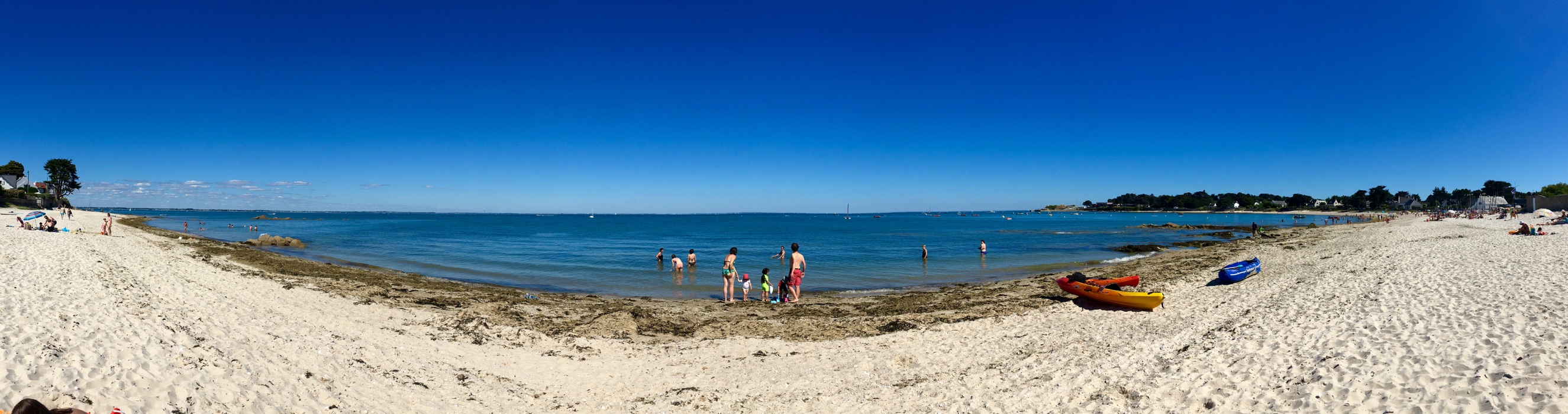 La plage de Kerbourgnec sous un beau soleil ! Voire même carrément une vague de chaleur sans préc...