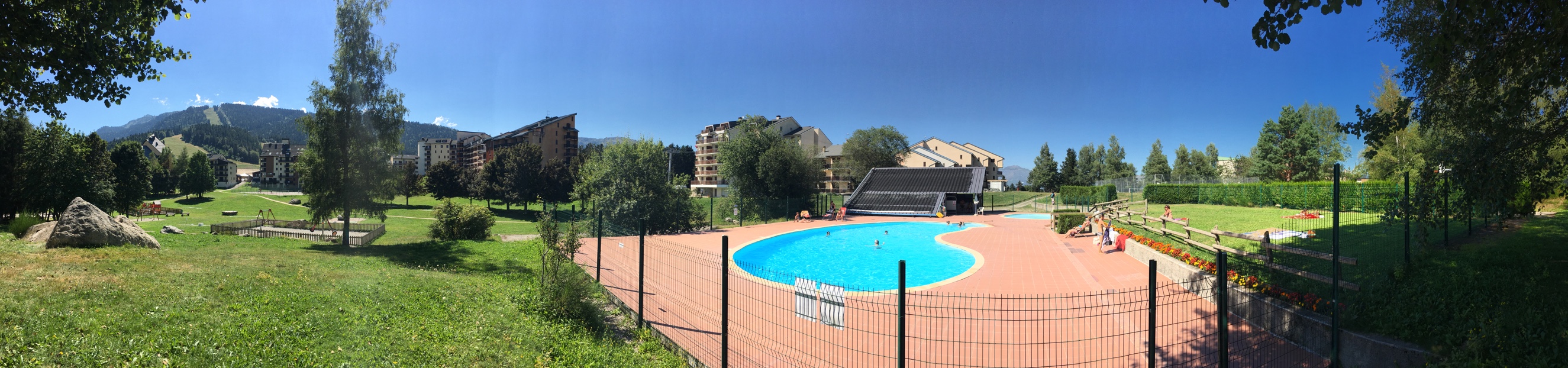 Un petit plouf dans la piscine avant le départ