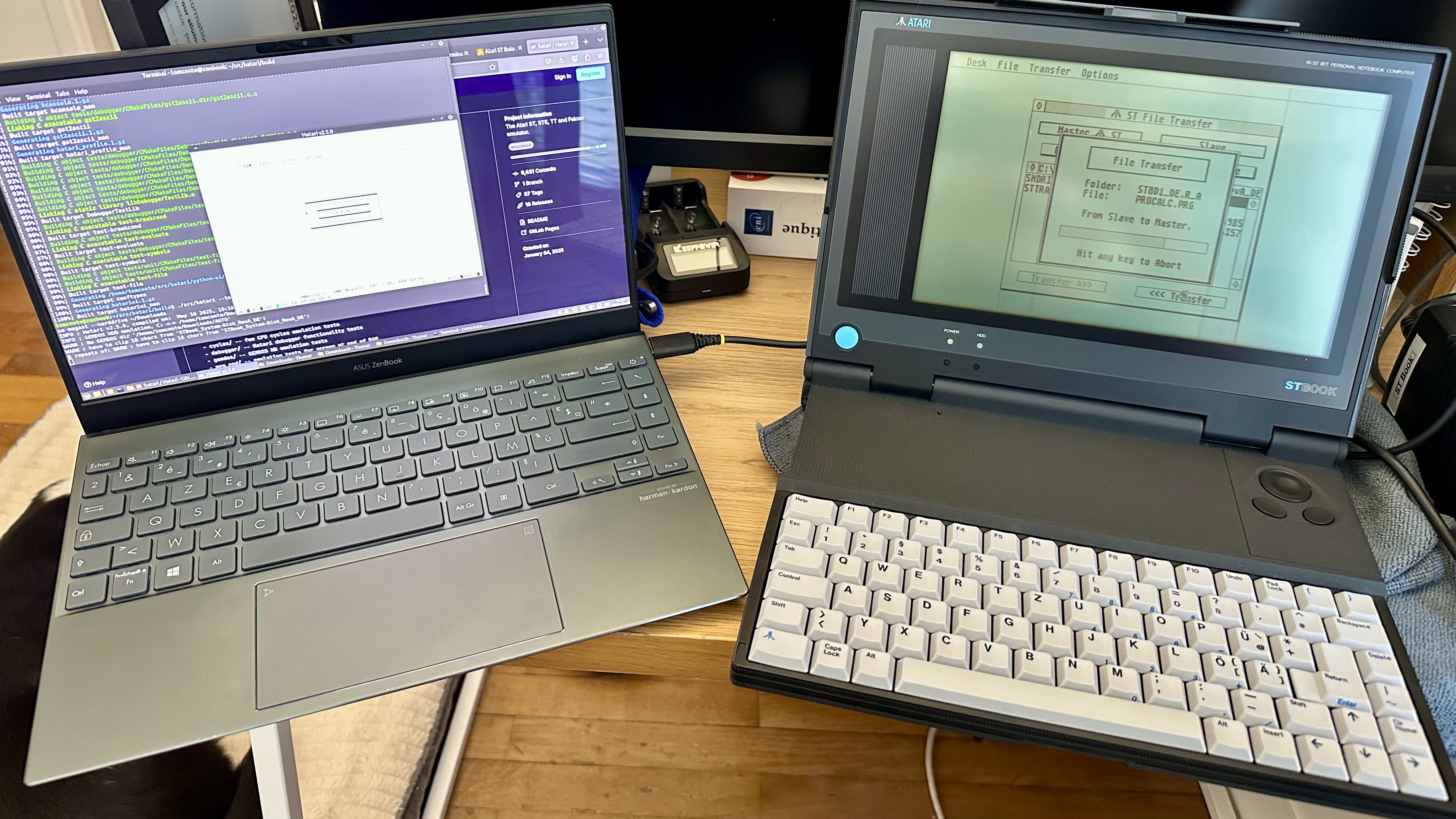 30 ans d'écart entre ces deux laptops :-)
